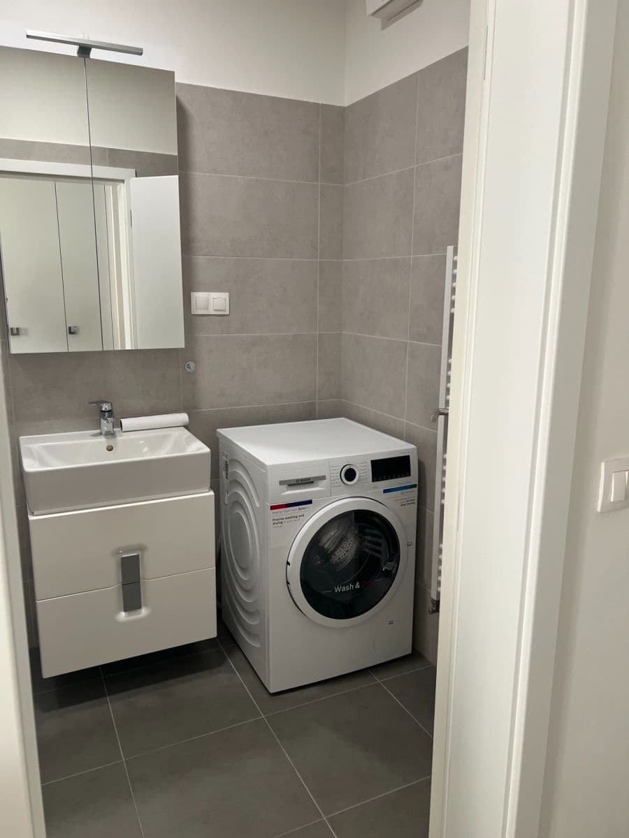 Pronájem bytu 2+1 57 m², Fialová, Petržalka, Bratislavský kraj Pronájem bytu 2+1 57 m², Fialová, Petržalka, Bratislavský kraj