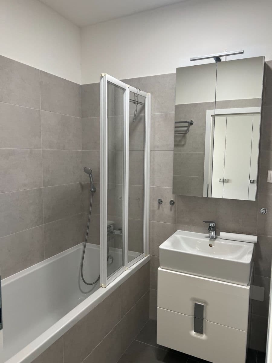 Pronájem bytu 2+1 57 m², Fialová, Petržalka, Bratislavský kraj Pronájem bytu 2+1 57 m², Fialová, Petržalka, Bratislavský kraj