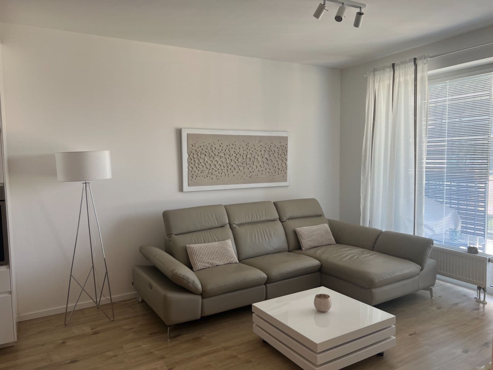 Pronájem bytu 2+1 57 m², Fialová, Petržalka, Bratislavský kraj Pronájem bytu 2+1 57 m², Fialová, Petržalka, Bratislavský kraj