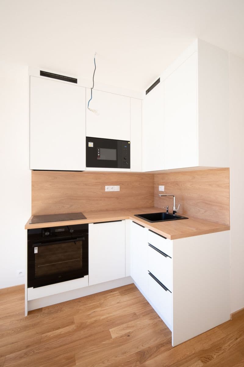 Pronájem bytu 1+kk 30 m², Komárkova, Praha, Praha Pronájem bytu 1+kk 30 m², Komárkova, Praha, Praha
