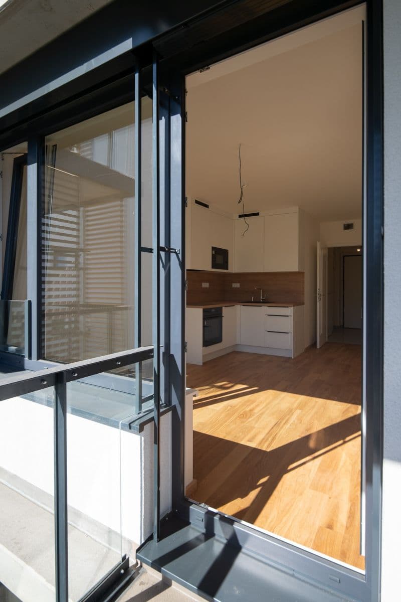 Pronájem bytu 1+kk 30 m², Komárkova, Praha, Praha Pronájem bytu 1+kk 30 m², Komárkova, Praha, Praha