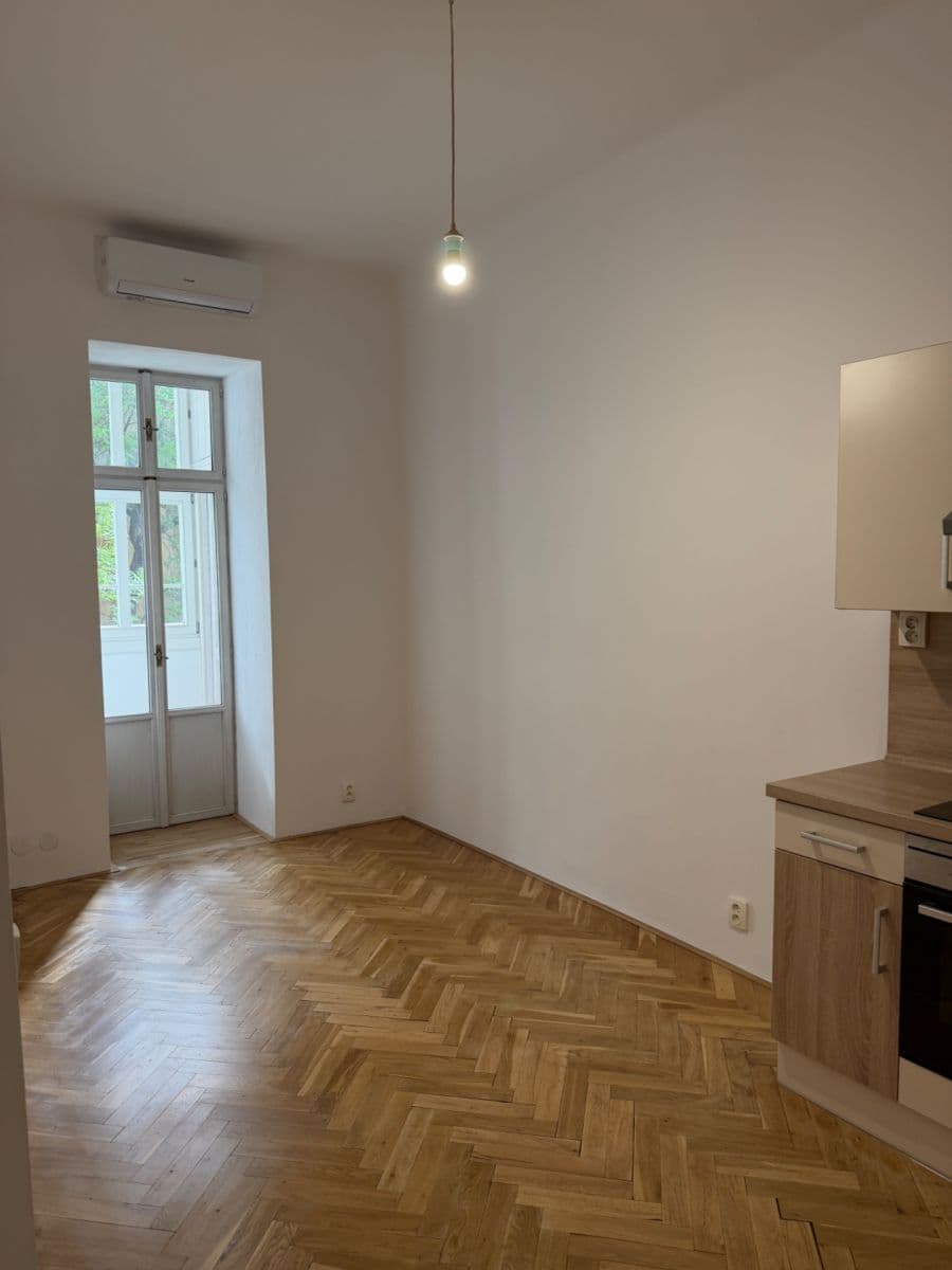 Pronájem bytu 1+1 45 m², Dukelských hrdinů, Praha, Praha Pronájem bytu 1+1 45 m², Dukelských hrdinů, Praha, Praha