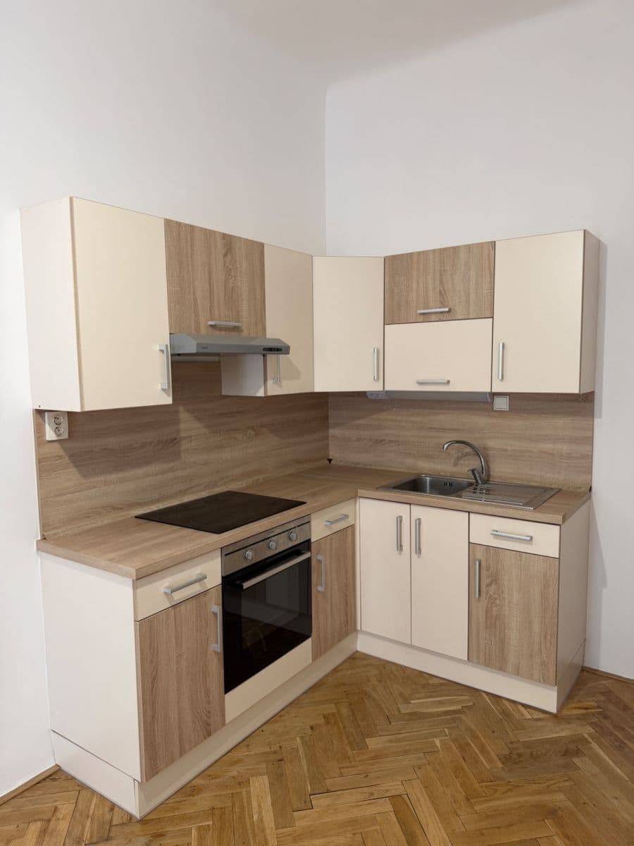 Pronájem bytu 1+1 45 m², Dukelských hrdinů, Praha, Praha Pronájem bytu 1+1 45 m², Dukelských hrdinů, Praha, Praha