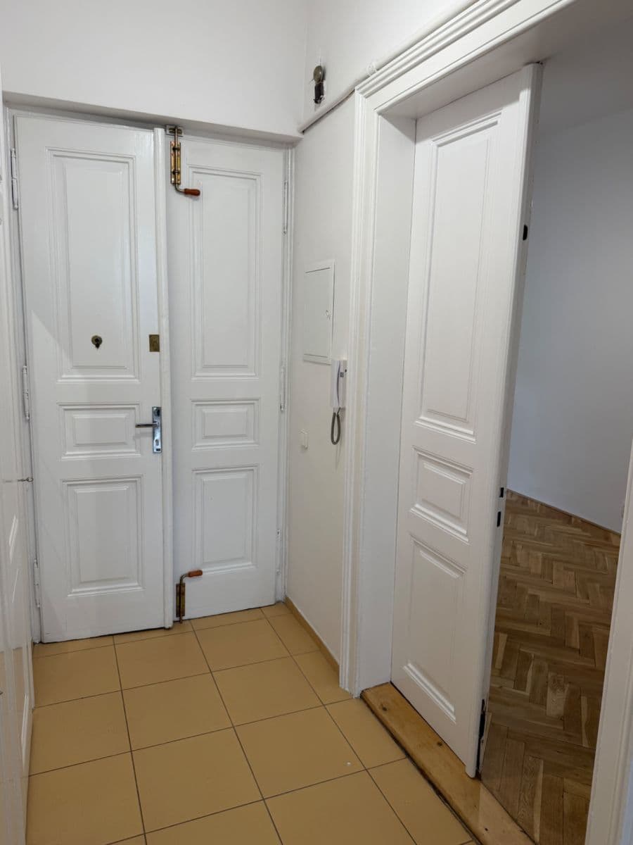 Pronájem bytu 1+1 45 m², Dukelských hrdinů, Praha, Praha Pronájem bytu 1+1 45 m², Dukelských hrdinů, Praha, Praha
