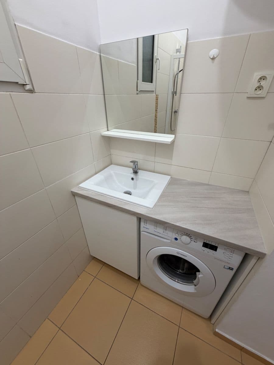 Pronájem bytu 1+1 45 m², Dukelských hrdinů, Praha, Praha Pronájem bytu 1+1 45 m², Dukelských hrdinů, Praha, Praha