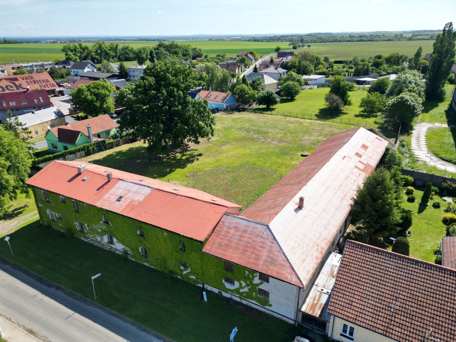 Prodej pozemku 4.945 m², Chrášťany, Středočeský kraj Prodej pozemku 4.945 m², Chrášťany, Středočeský kraj