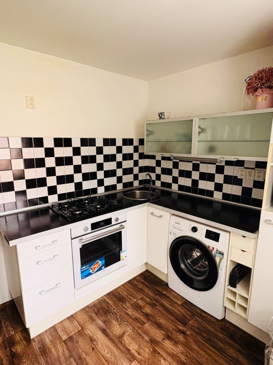 Pronájem bytu 1+1 29 m², Míru, Kladno, Středočeský kraj Pronájem bytu 1+1 29 m², Míru, Kladno, Středočeský kraj