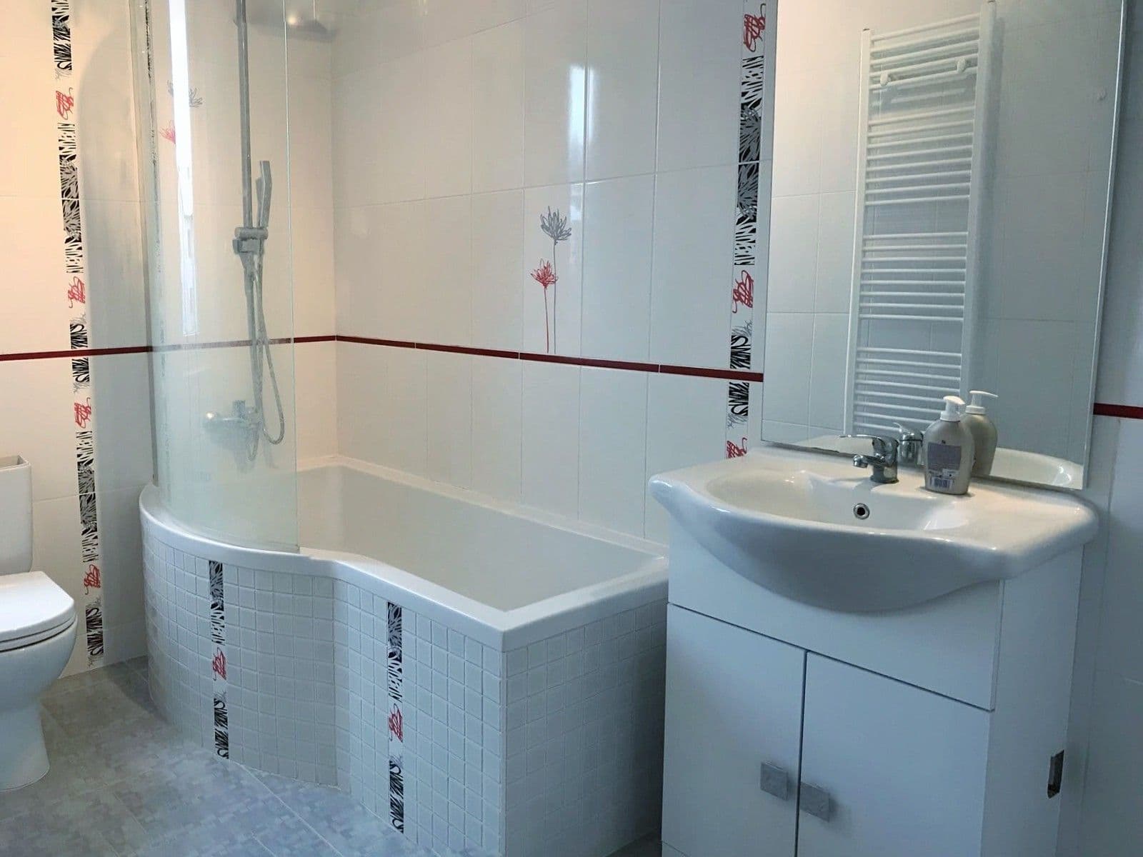 Pronájem bytu 6+1 125 m², V Souhradí, Řevnice, Středočeský kraj Pronájem bytu 6+1 125 m², V Souhradí, Řevnice, Středočeský kraj