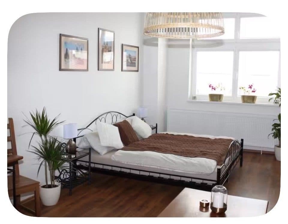 Pronájem bytu 1+kk 40 m², Orlická, Praha, Praha Pronájem bytu 1+kk 40 m², Orlická, Praha, Praha
