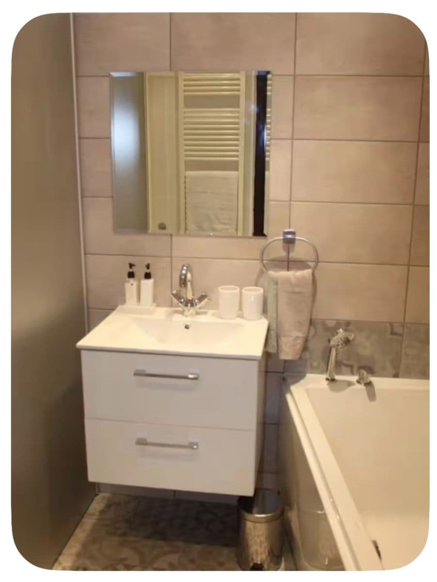 Pronájem bytu 1+kk 40 m², Orlická, Praha, Praha Pronájem bytu 1+kk 40 m², Orlická, Praha, Praha