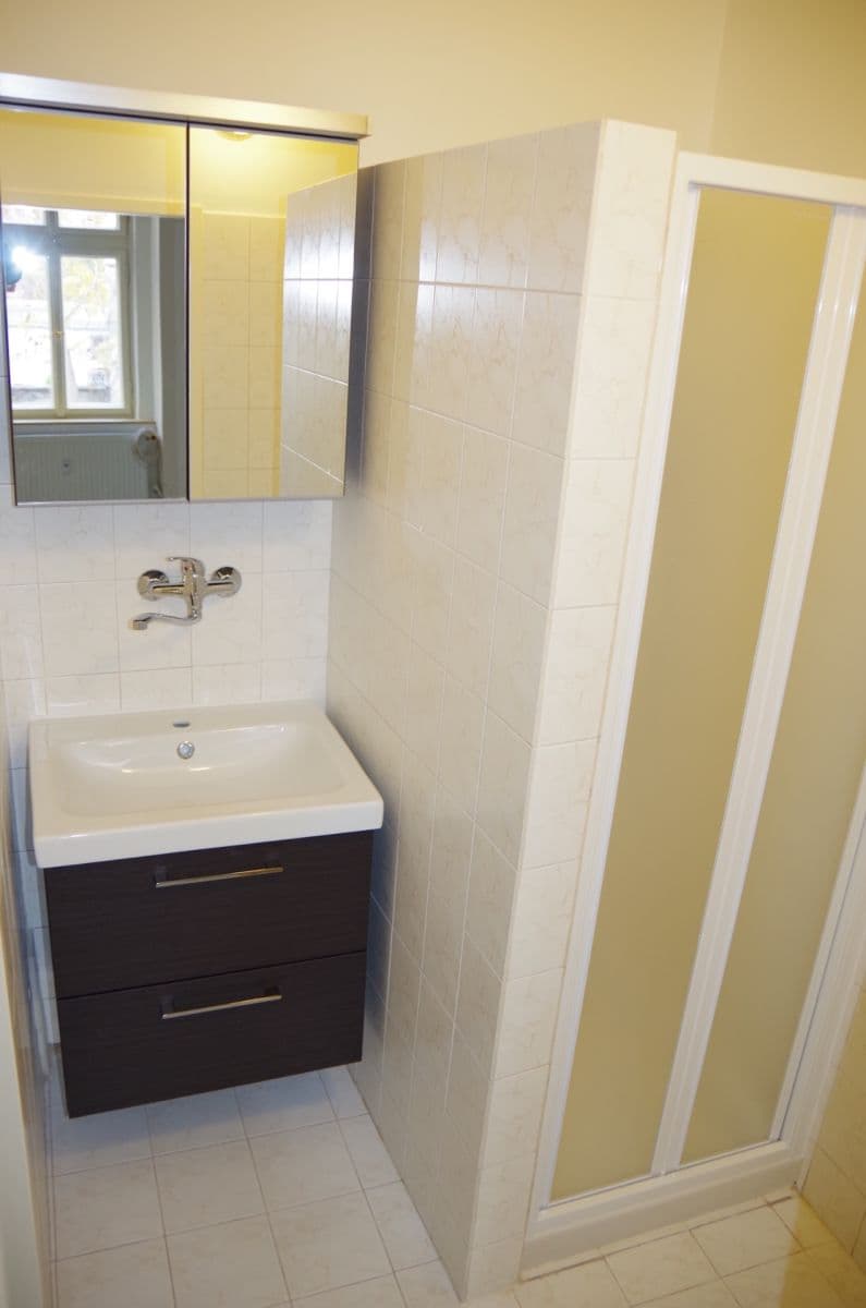 Pronájem bytu 1+1 35 m², Husitská, Praha, Praha Pronájem bytu 1+1 35 m², Husitská, Praha, Praha