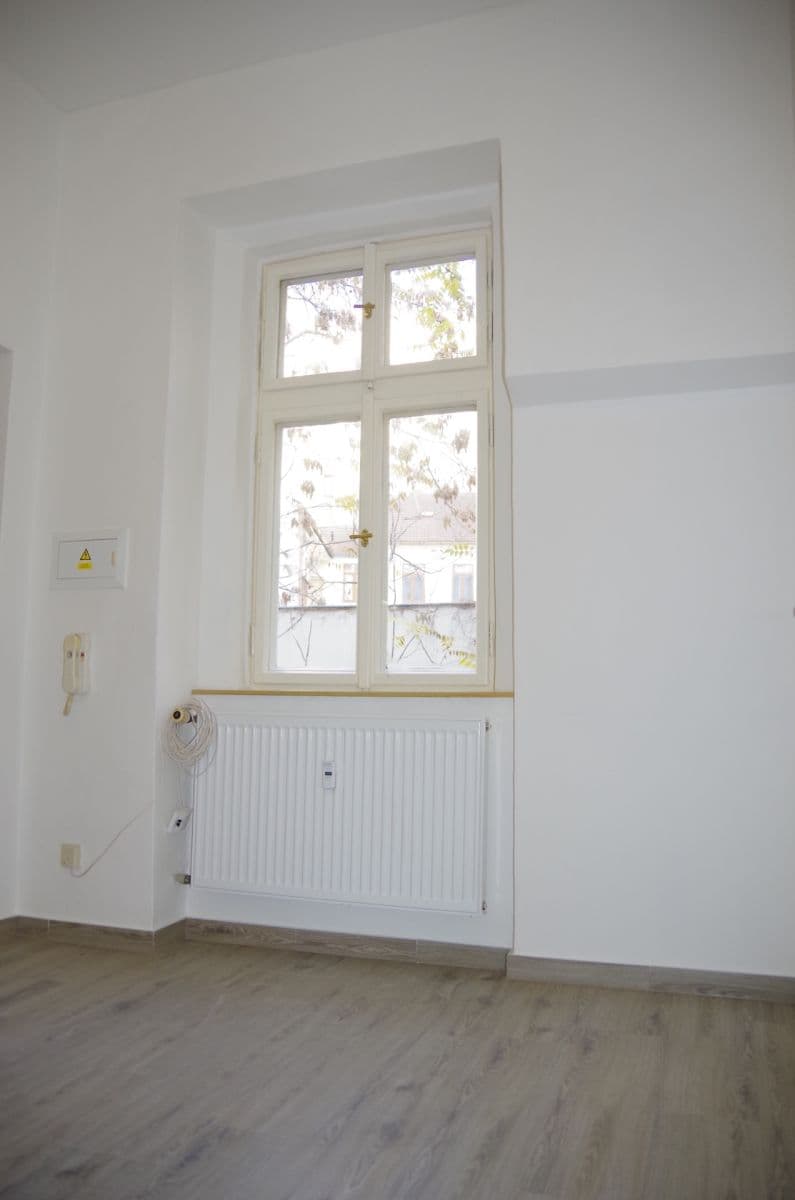 Pronájem bytu 1+1 35 m², Husitská, Praha, Praha Pronájem bytu 1+1 35 m², Husitská, Praha, Praha