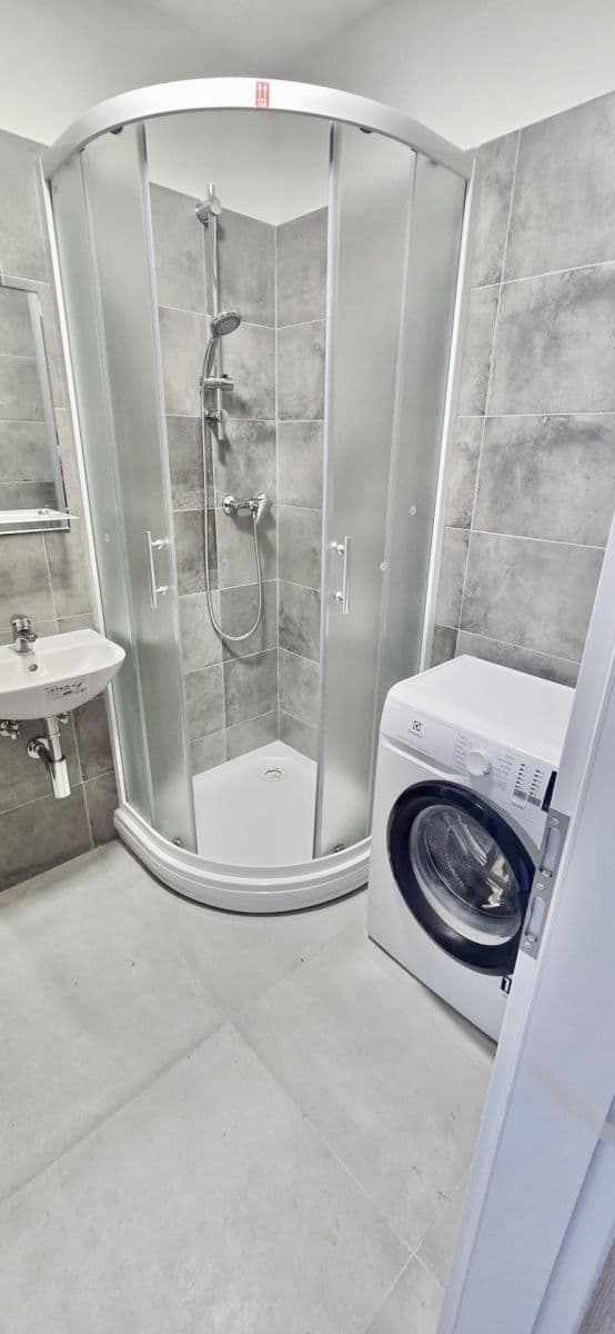 Pronájem bytu 2+kk 43 m², Kyjevská, Brno, Jihomoravský kraj Pronájem bytu 2+kk 43 m², Kyjevská, Brno, Jihomoravský kraj