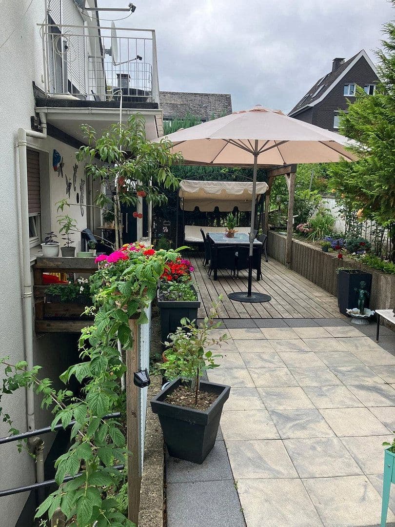 Prodej domu 185 m², pozemek 572 m², Siegen, Severní Porýní-Vestfálsko Prodej domu 185 m², pozemek 572 m², Siegen, Severní Porýní-Vestfálsko