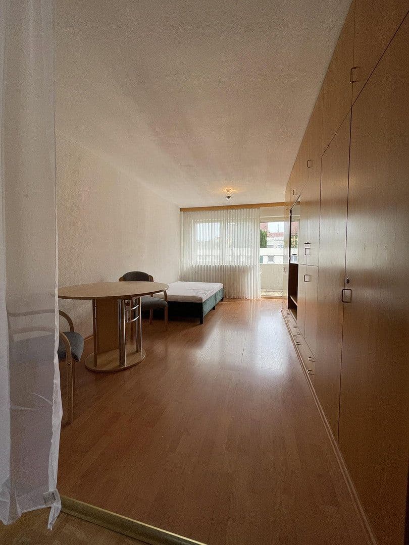 Pronájem bytu 1+1 35 m², Haußmannstr. 146B, Stuttgart, Bádensko-Württembersko Pronájem bytu 1+1 35 m², Haußmannstr. 146B, Stuttgart, Bádensko-Württembersko