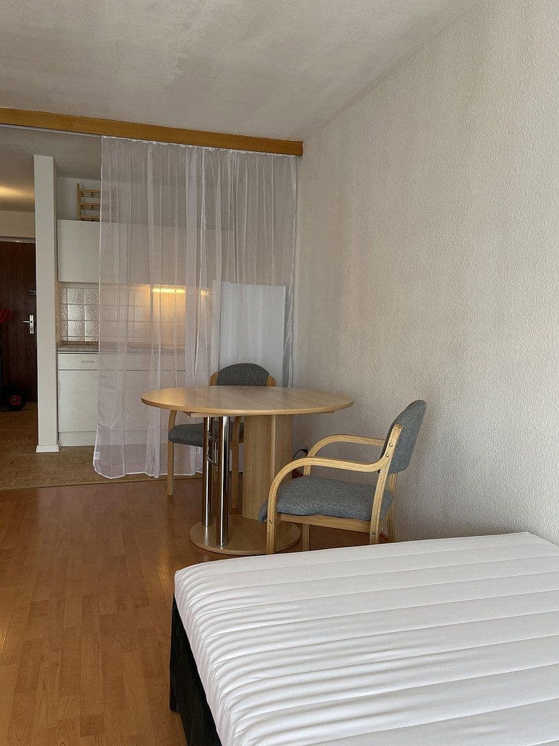 Pronájem bytu 1+1 35 m², Haußmannstr. 146B, Stuttgart, Bádensko-Württembersko Pronájem bytu 1+1 35 m², Haußmannstr. 146B, Stuttgart, Bádensko-Württembersko