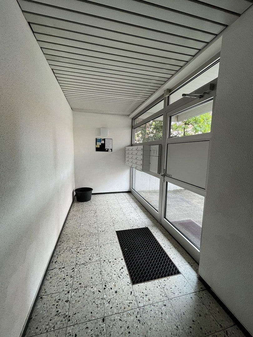 Pronájem bytu 1+1 35 m², Haußmannstr. 146B, Stuttgart, Bádensko-Württembersko Pronájem bytu 1+1 35 m², Haußmannstr. 146B, Stuttgart, Bádensko-Württembersko