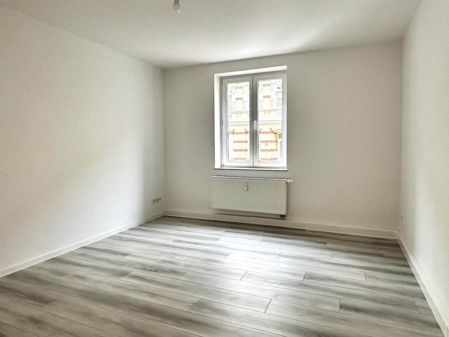 Pronájem bytu 3+1 71 m², Tschirchstraße 7, Gera, Durynsko Pronájem bytu 3+1 71 m², Tschirchstraße 7, Gera, Durynsko