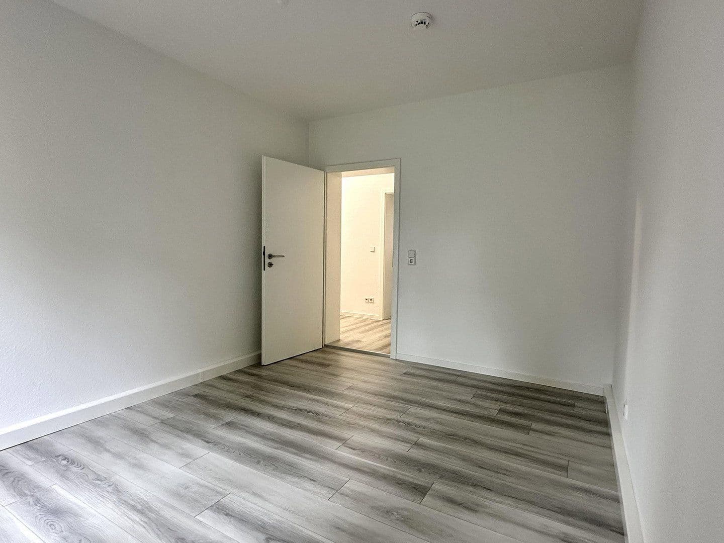 Pronájem bytu 3+1 71 m², Tschirchstraße 7, Gera, Durynsko Pronájem bytu 3+1 71 m², Tschirchstraße 7, Gera, Durynsko