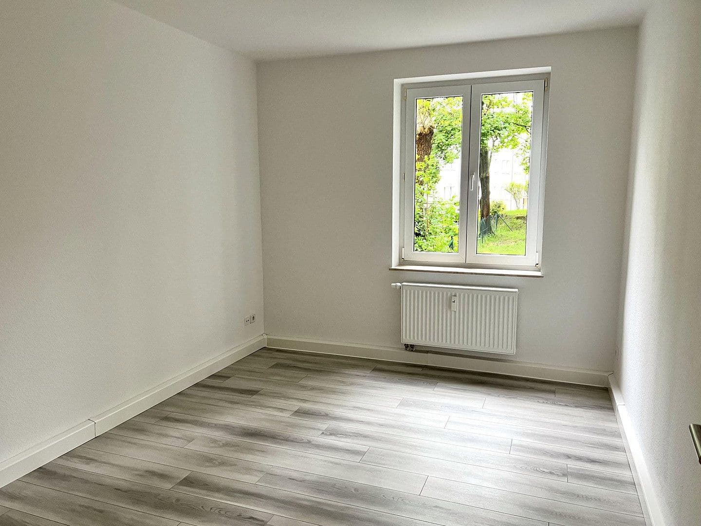 Pronájem bytu 3+1 71 m², Tschirchstraße 7, Gera, Durynsko Pronájem bytu 3+1 71 m², Tschirchstraße 7, Gera, Durynsko