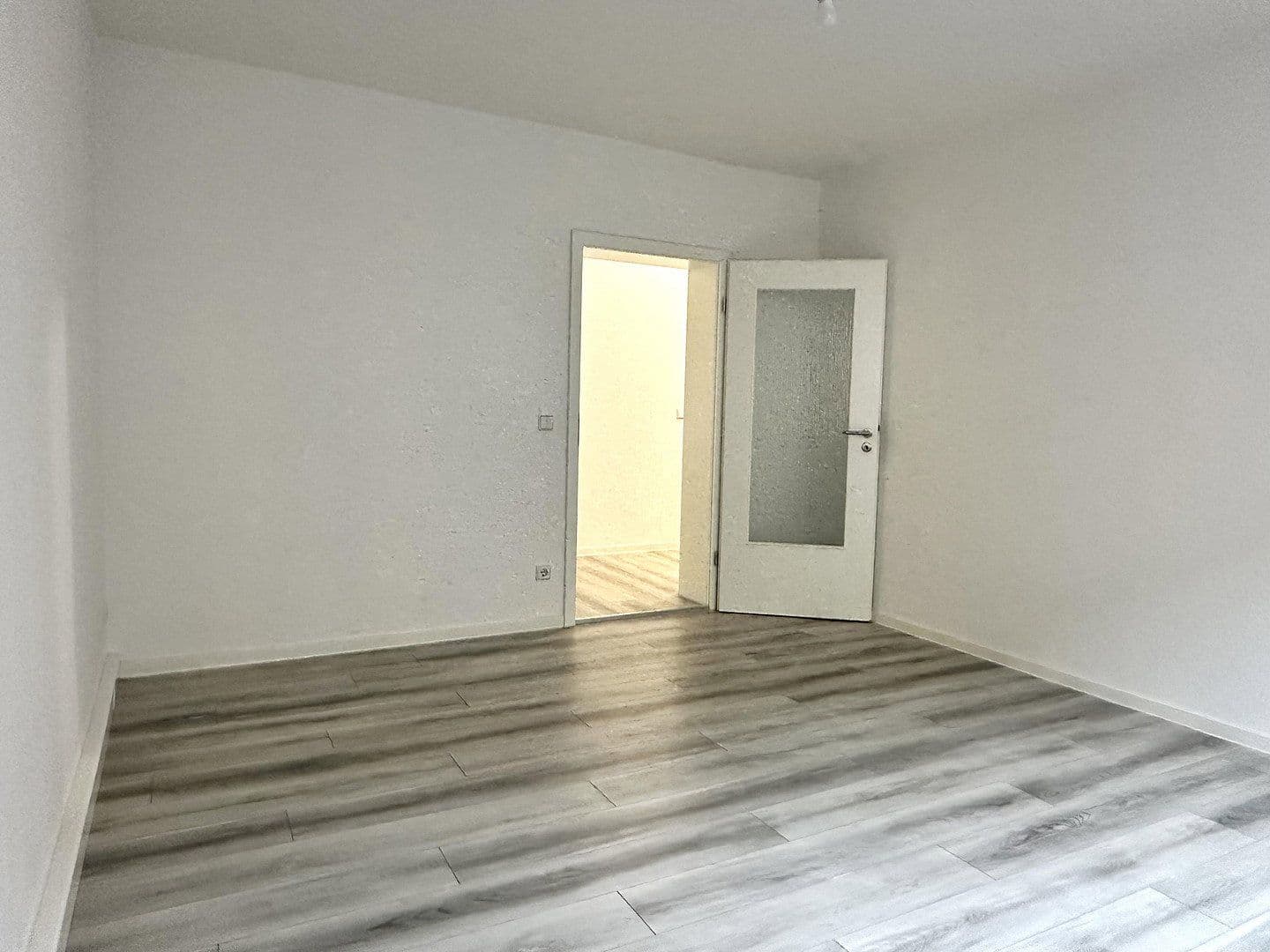 Pronájem bytu 3+1 71 m², Tschirchstraße 7, Gera, Durynsko Pronájem bytu 3+1 71 m², Tschirchstraße 7, Gera, Durynsko