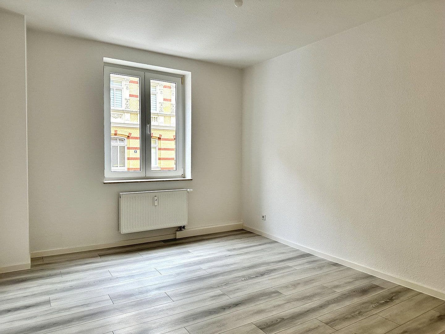 Pronájem bytu 3+1 71 m², Tschirchstraße 7, Gera, Durynsko Pronájem bytu 3+1 71 m², Tschirchstraße 7, Gera, Durynsko