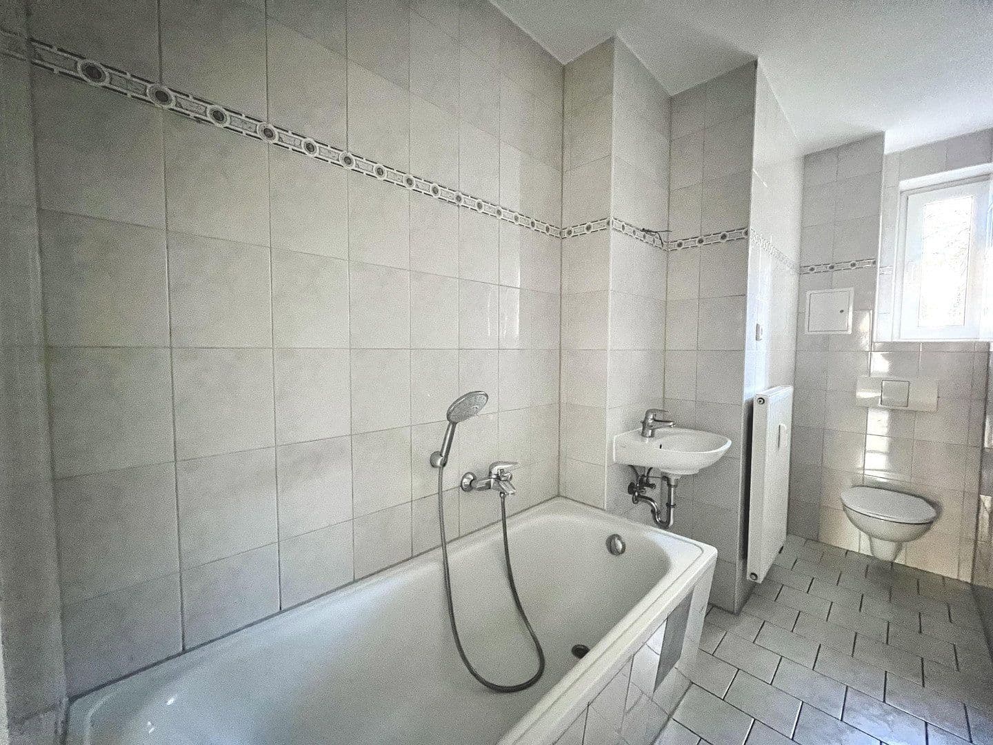 Pronájem bytu 3+1 71 m², Tschirchstraße 7, Gera, Durynsko Pronájem bytu 3+1 71 m², Tschirchstraße 7, Gera, Durynsko