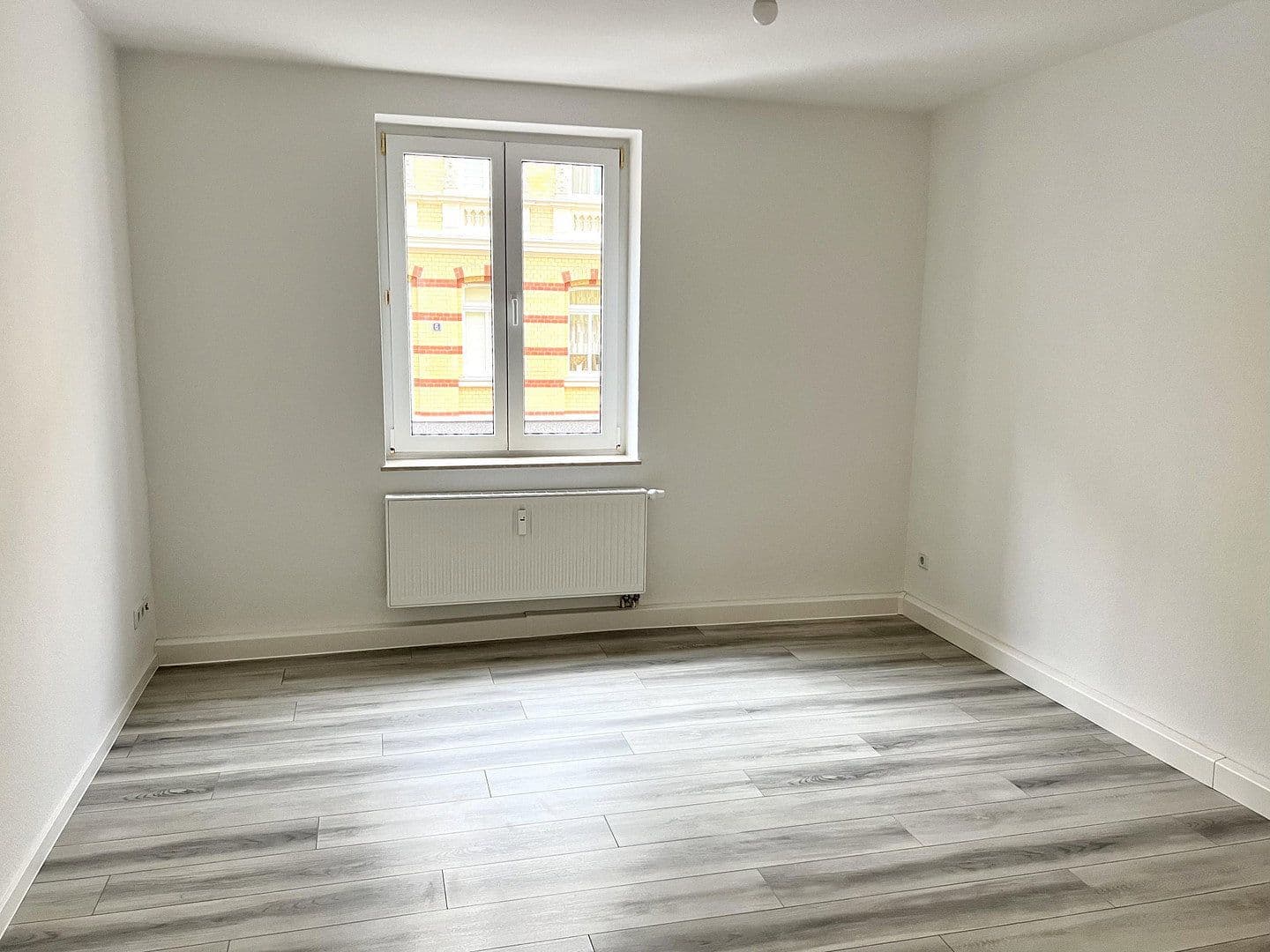 Pronájem bytu 3+1 71 m², Tschirchstraße 7, Gera, Durynsko Pronájem bytu 3+1 71 m², Tschirchstraße 7, Gera, Durynsko