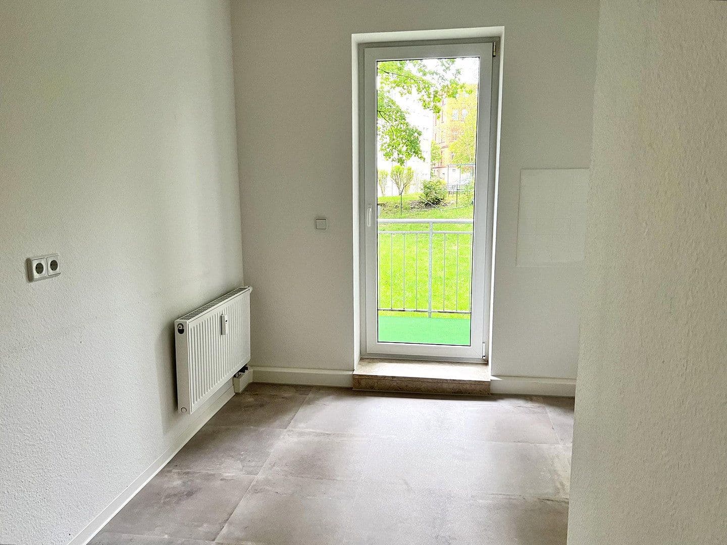 Pronájem bytu 3+1 71 m², Tschirchstraße 7, Gera, Durynsko Pronájem bytu 3+1 71 m², Tschirchstraße 7, Gera, Durynsko