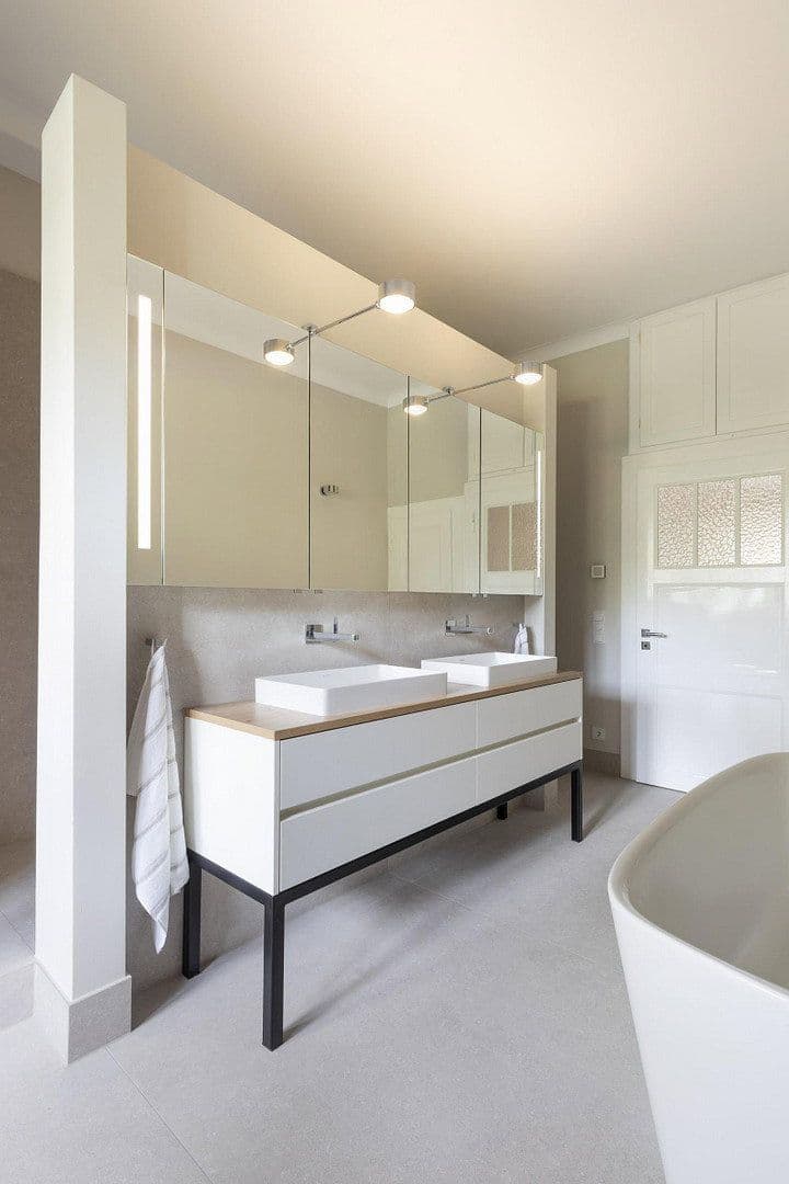 Pronájem bytu 3+1 97 m², Kennedydamm 7, Düsseldorf, Severní Porýní-Vestfálsko Pronájem bytu 3+1 97 m², Kennedydamm 7, Düsseldorf, Severní Porýní-Vestfálsko