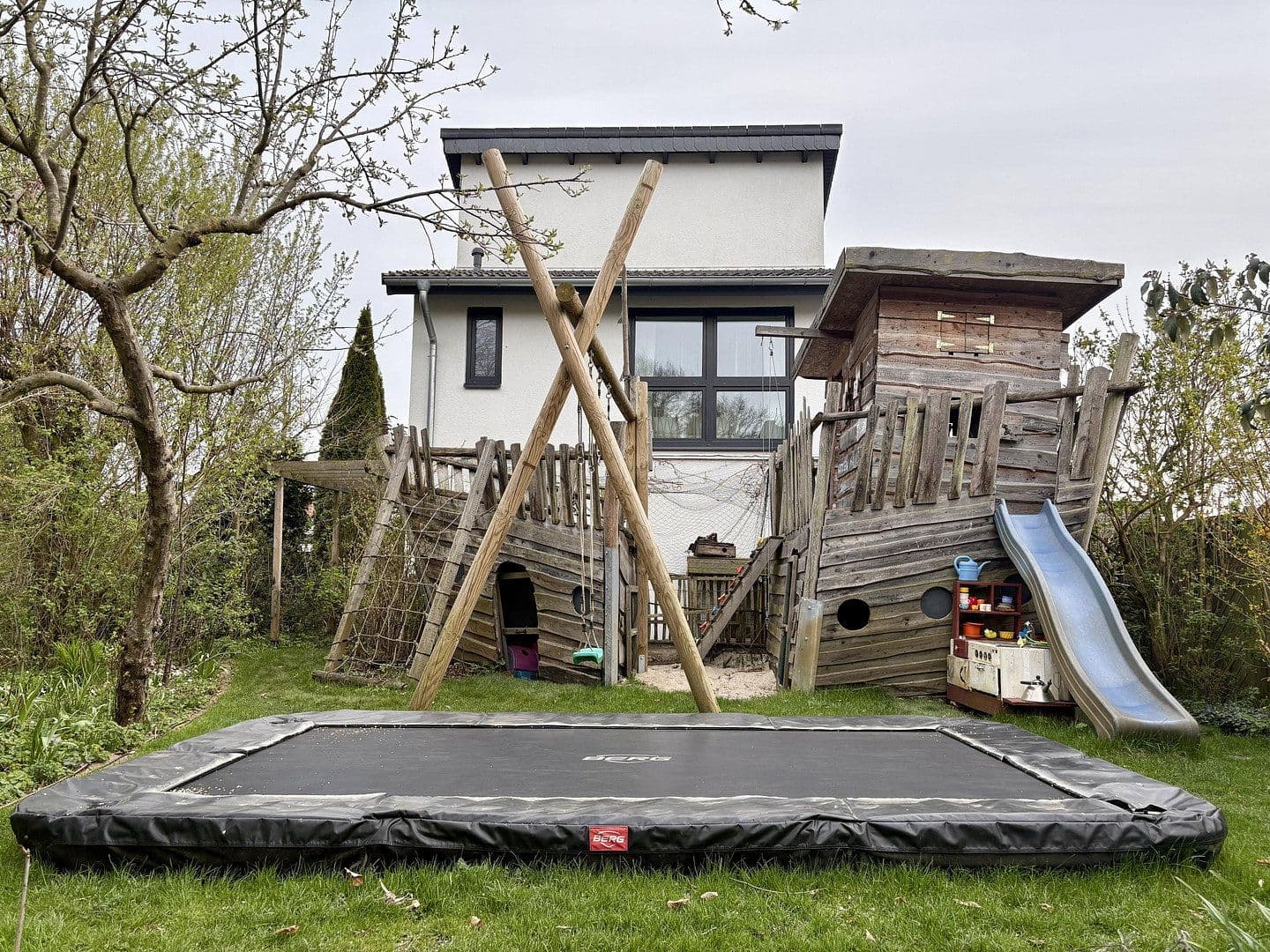 Prodej domu 185 m², pozemek 845 m², Celle, Dolní Sasko Prodej domu 185 m², pozemek 845 m², Celle, Dolní Sasko