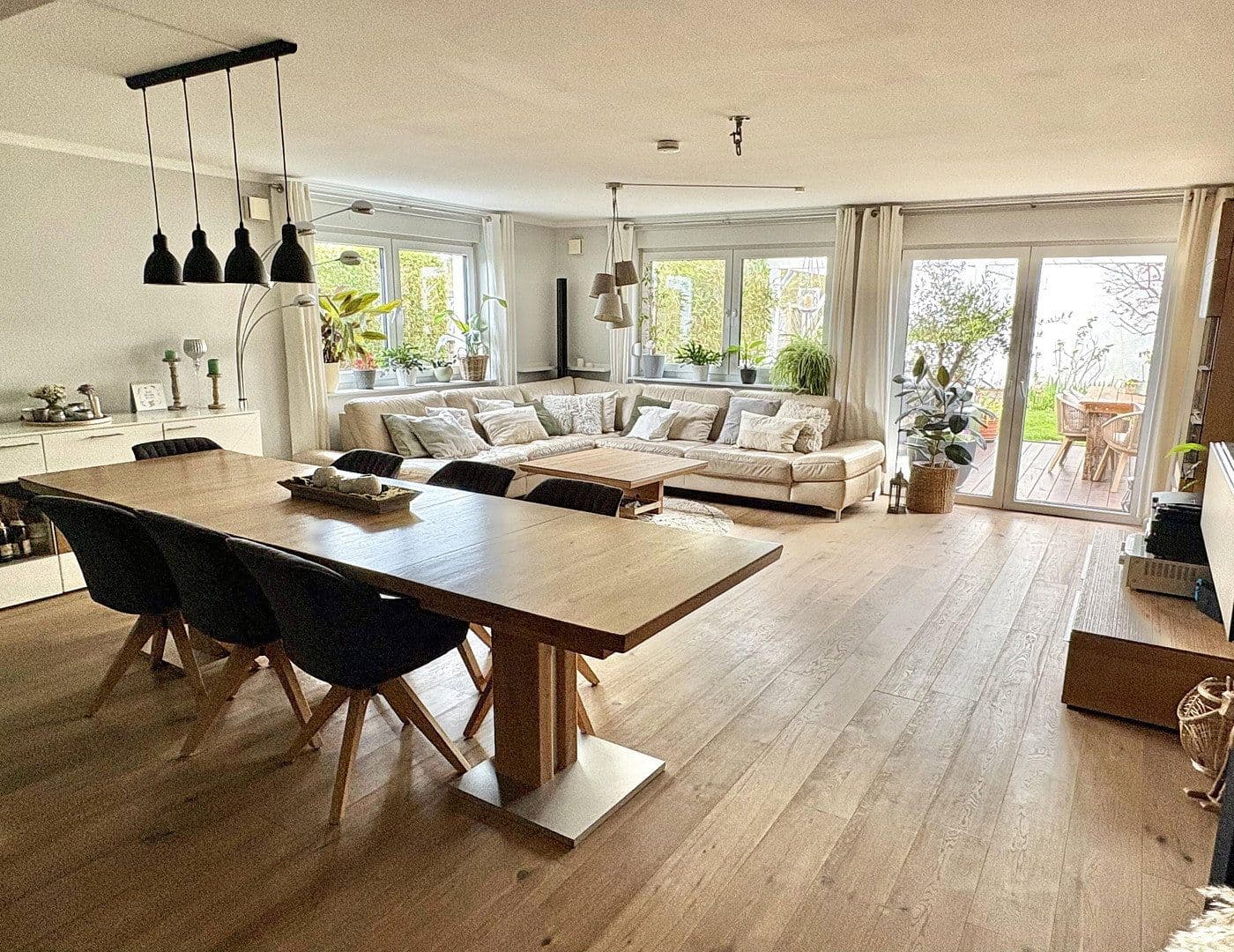 Prodej domu 185 m², pozemek 845 m², Celle, Dolní Sasko Prodej domu 185 m², pozemek 845 m², Celle, Dolní Sasko