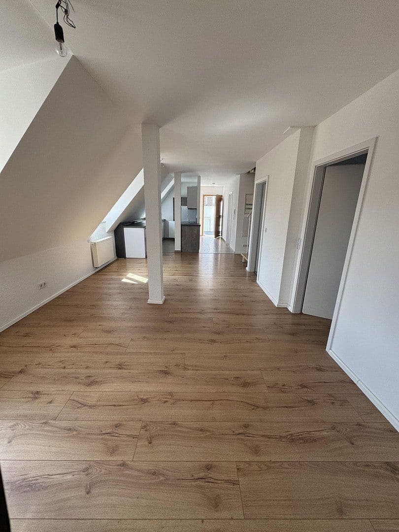 Pronájem bytu 4+1 110 m², Frankfurt, Hessen Pronájem bytu 4+1 110 m², Frankfurt, Hessen