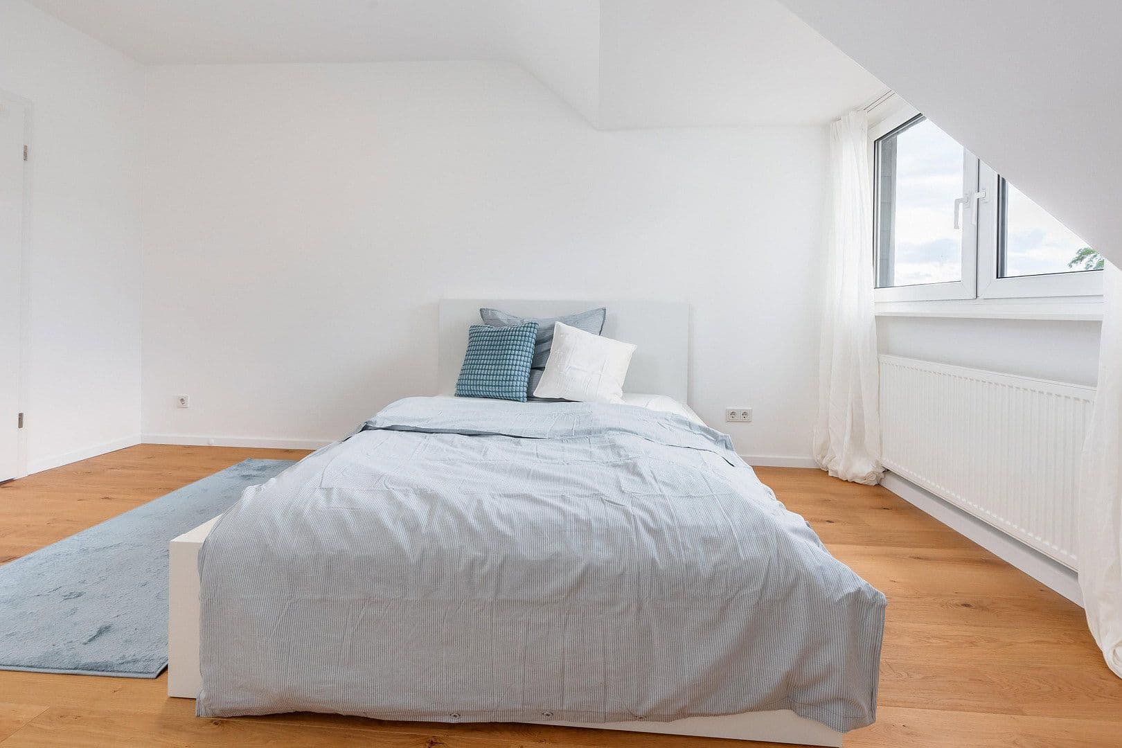 Prodej bytu 2+1 42 m², Düsseldorf, Severní Porýní-Vestfálsko Prodej bytu 2+1 42 m², Düsseldorf, Severní Porýní-Vestfálsko