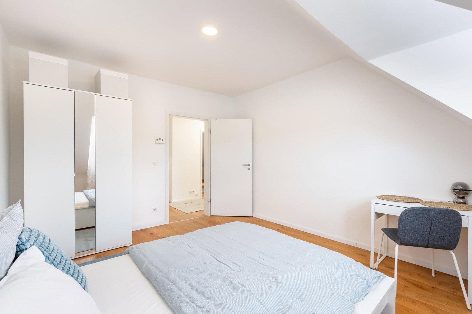 Prodej bytu 2+1 42 m², Düsseldorf, Severní Porýní-Vestfálsko Prodej bytu 2+1 42 m², Düsseldorf, Severní Porýní-Vestfálsko