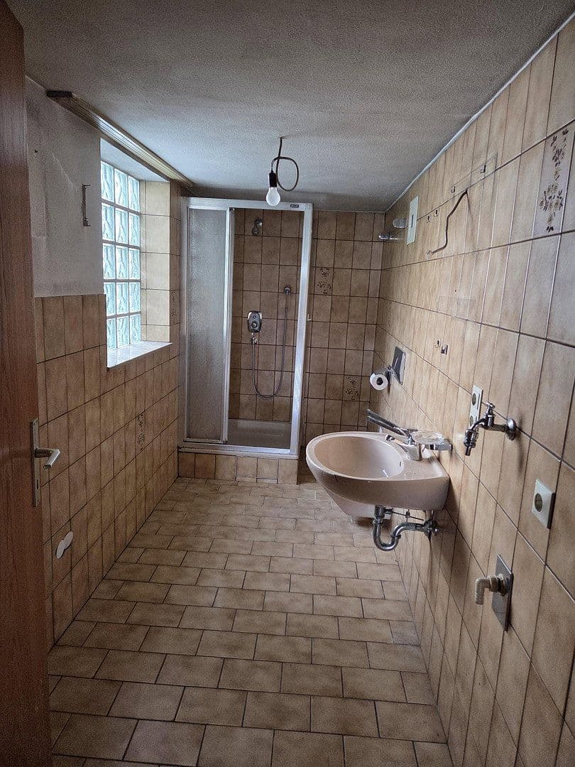 Prodej domu 150 m², pozemek 576 m², Niederstetten, Bádensko-Württembersko Prodej domu 150 m², pozemek 576 m², Niederstetten, Bádensko-Württembersko
