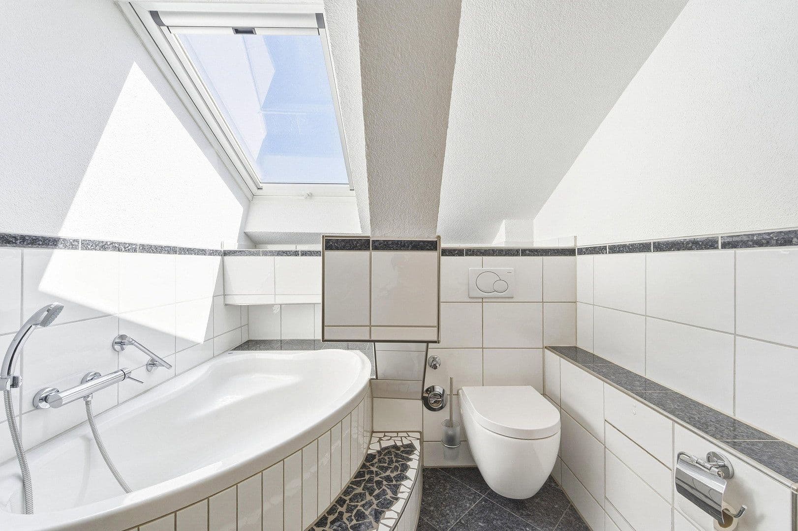 Pronájem bytu 4+kk 67 m², Wilhelmstraße 11, Heilbronn, Bádensko-Württembersko Pronájem bytu 4+kk 67 m², Wilhelmstraße 11, Heilbronn, Bádensko-Württembersko