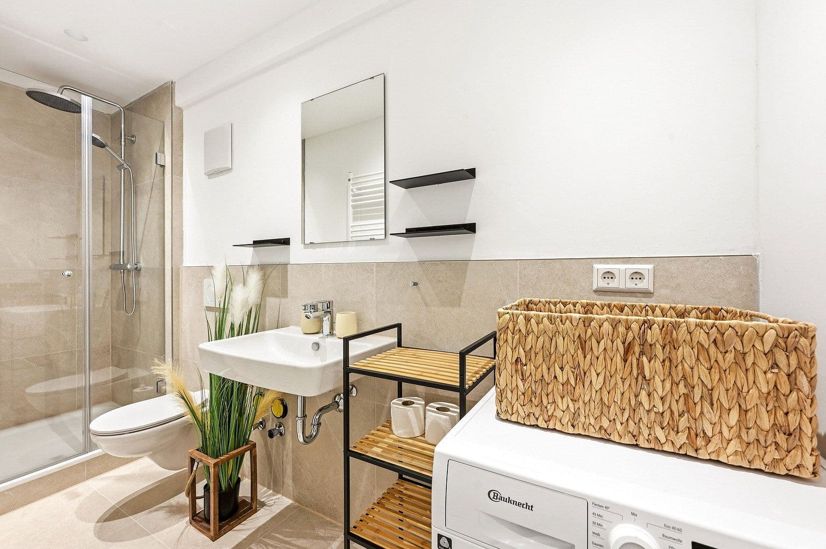 Pronájem bytu 4+1 80 m², Molktestraße 56, Heilbronn, Bádensko-Württembersko Pronájem bytu 4+1 80 m², Molktestraße 56, Heilbronn, Bádensko-Württembersko