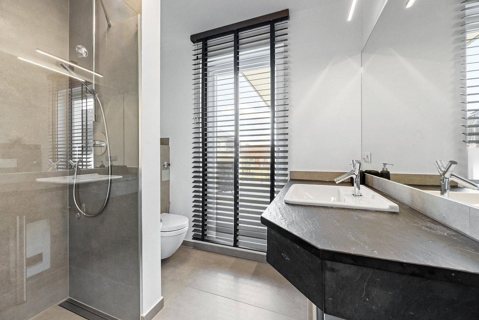 Prodej bytu 4+1 125 m², Tannenstraße 7 c, Kühlungsborn, Mecklenburg-Vorpommern Prodej bytu 4+1 125 m², Tannenstraße 7 c, Kühlungsborn, Mecklenburg-Vorpommern
