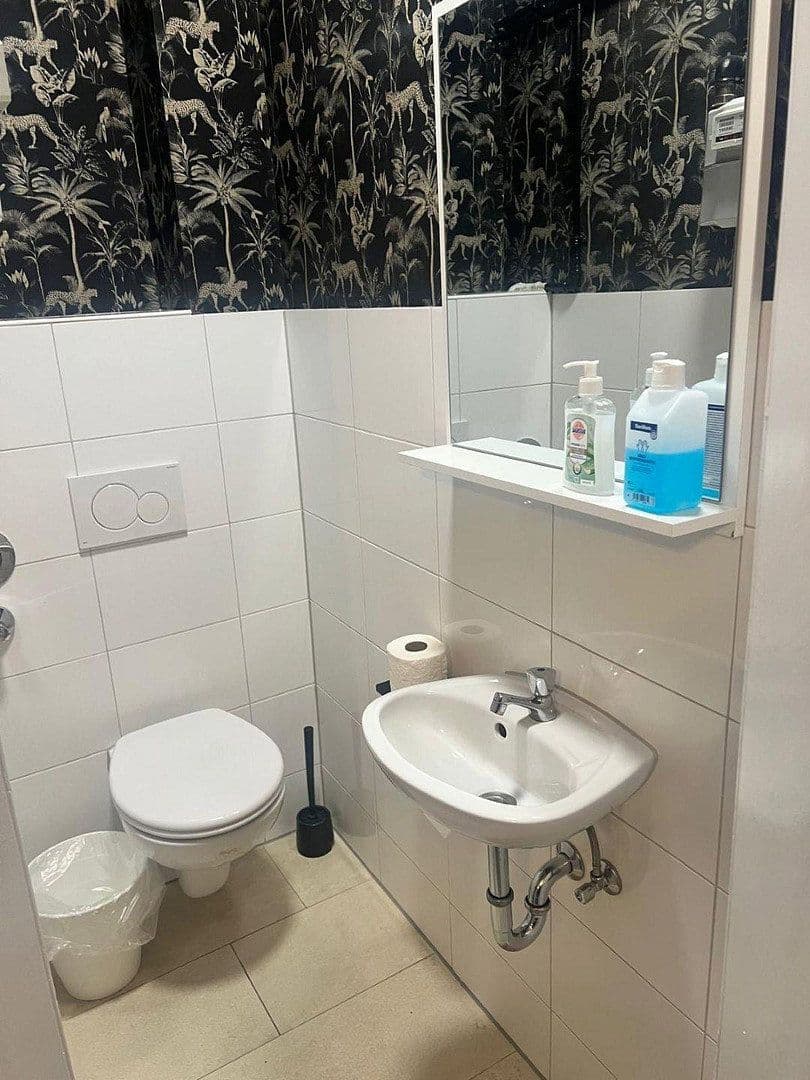 Pronájem bytu 5+1 140 m², Weserstraße 16, Frankfurt am Main, Hessen Pronájem bytu 5+1 140 m², Weserstraße 16, Frankfurt am Main, Hessen