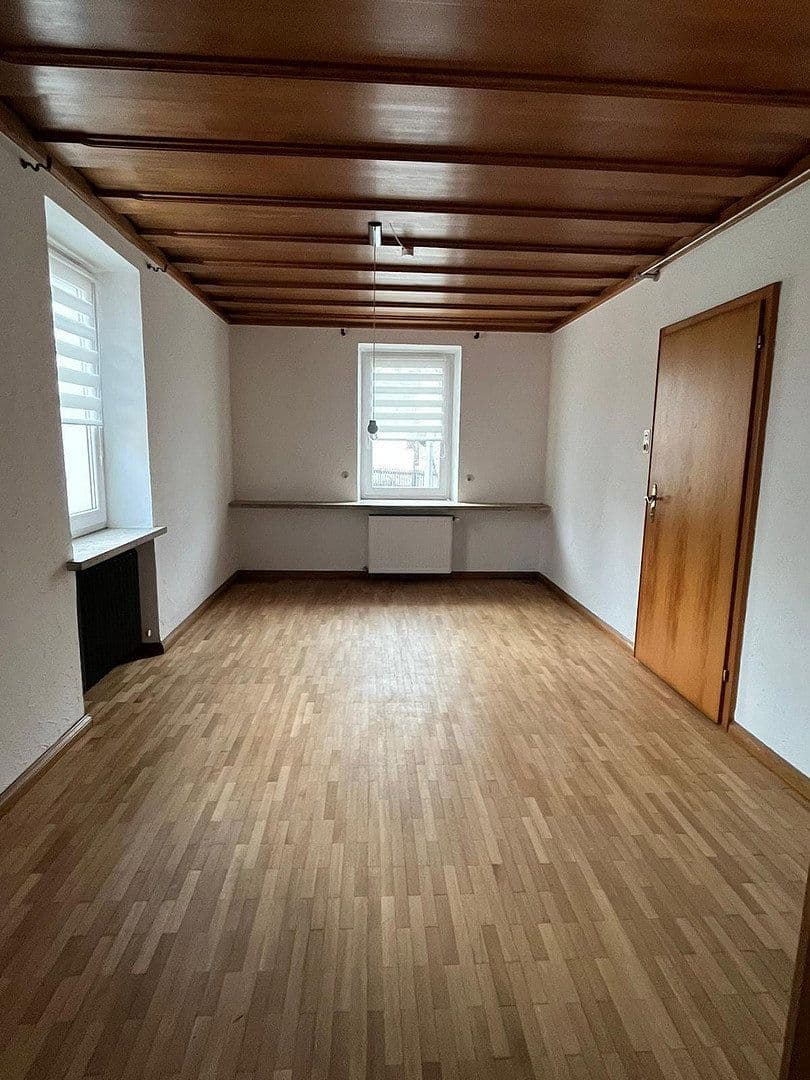 Pronájem bytu 5+1 130 m², Neue Bergstraße 23, Landshut, Bavorsko Pronájem bytu 5+1 130 m², Neue Bergstraße 23, Landshut, Bavorsko