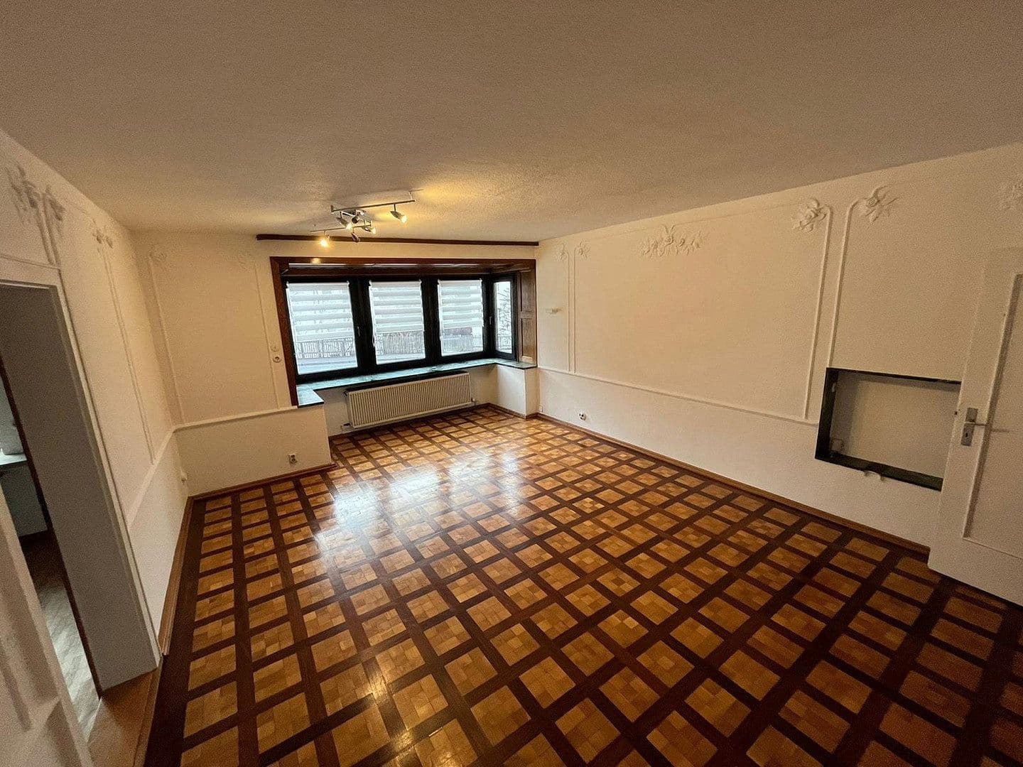 Pronájem bytu 5+1 130 m², Neue Bergstraße 23, Landshut, Bavorsko Pronájem bytu 5+1 130 m², Neue Bergstraße 23, Landshut, Bavorsko