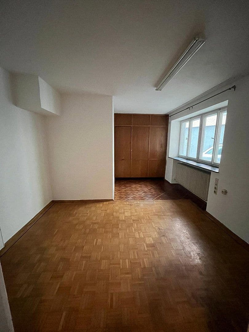Pronájem bytu 5+1 130 m², Neue Bergstraße 23, Landshut, Bavorsko Pronájem bytu 5+1 130 m², Neue Bergstraße 23, Landshut, Bavorsko