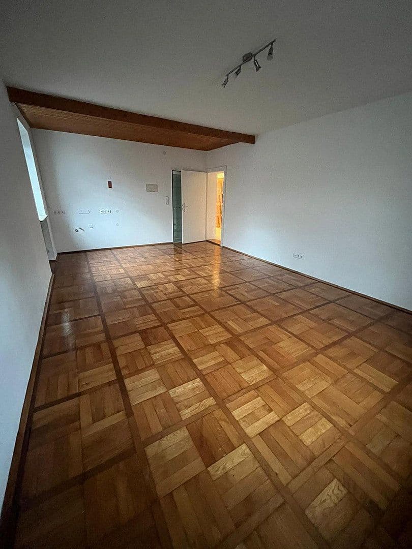 Pronájem bytu 5+1 130 m², Neue Bergstraße 23, Landshut, Bavorsko Pronájem bytu 5+1 130 m², Neue Bergstraße 23, Landshut, Bavorsko