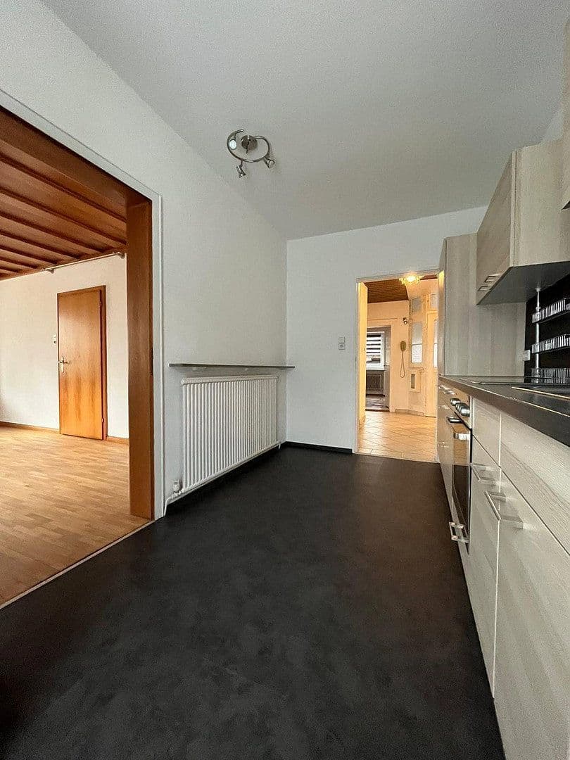 Pronájem bytu 5+1 130 m², Neue Bergstraße 23, Landshut, Bavorsko Pronájem bytu 5+1 130 m², Neue Bergstraße 23, Landshut, Bavorsko