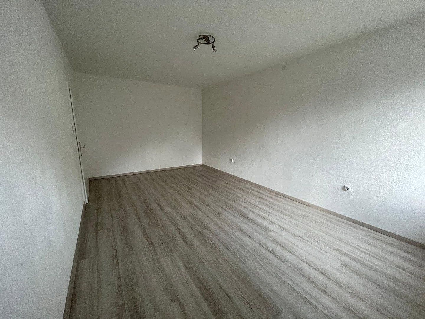 Pronájem bytu 5+1 130 m², Neue Bergstraße 23, Landshut, Bavorsko Pronájem bytu 5+1 130 m², Neue Bergstraße 23, Landshut, Bavorsko
