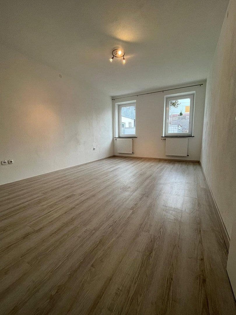 Pronájem bytu 5+1 130 m², Neue Bergstraße 23, Landshut, Bavorsko Pronájem bytu 5+1 130 m², Neue Bergstraße 23, Landshut, Bavorsko