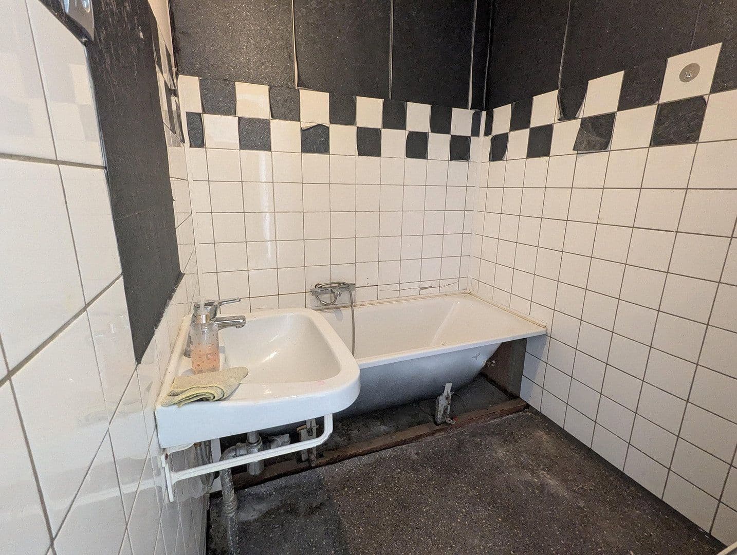 Prodej bytu 4+1 87 m², Klein-von-Diepold-Straße 16, Emden, Dolní Sasko Prodej bytu 4+1 87 m², Klein-von-Diepold-Straße 16, Emden, Dolní Sasko