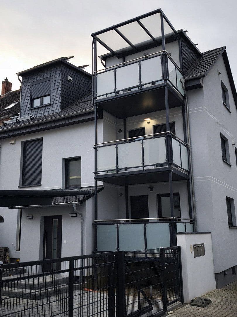 Pronájem bytu 2+1 63 m², Buchrainstraße 49, Frankfurt am Main, Hessen Pronájem bytu 2+1 63 m², Buchrainstraße 49, Frankfurt am Main, Hessen