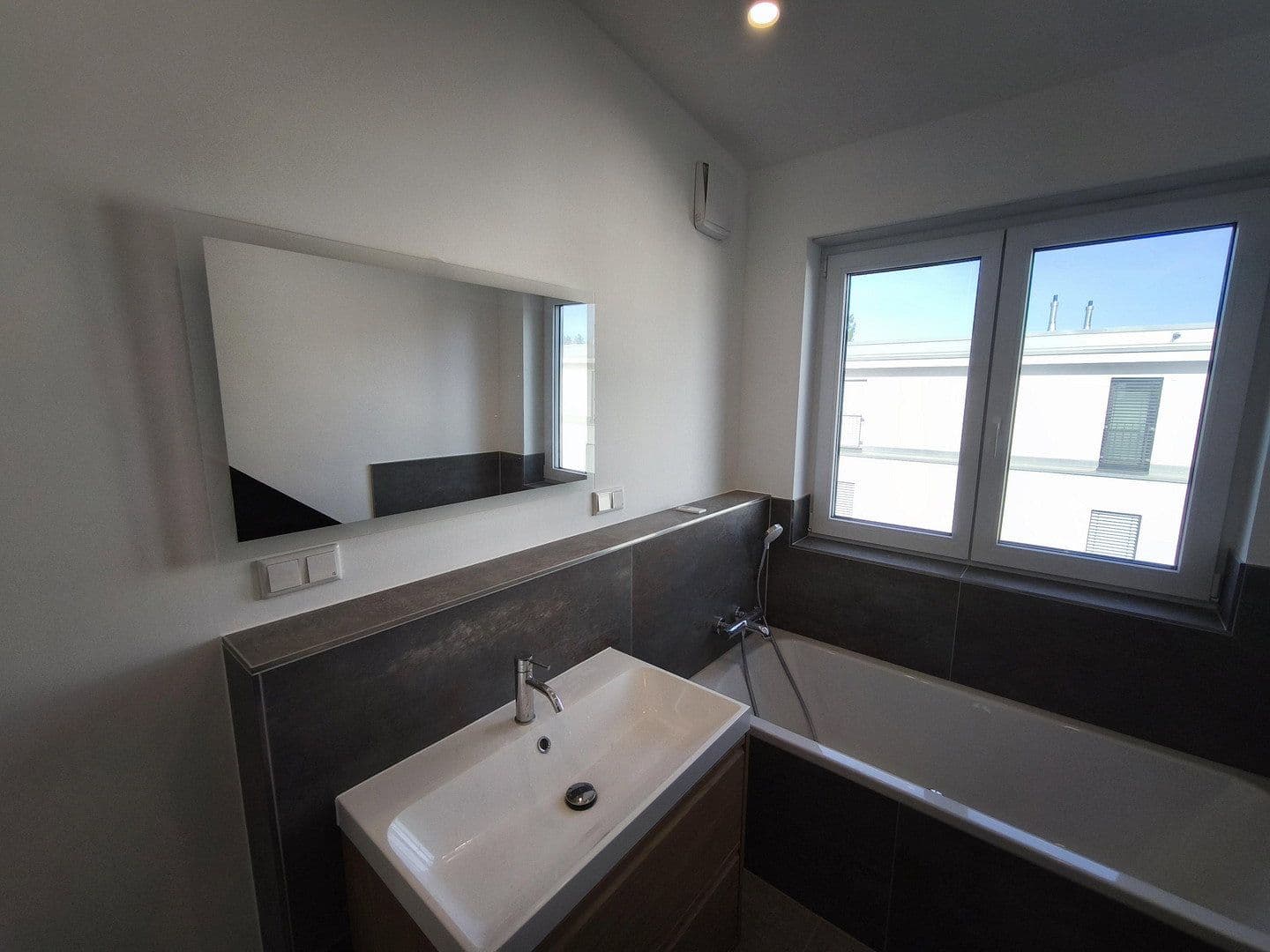 Pronájem bytu 2+1 63 m², Buchrainstraße 49, Frankfurt am Main, Hessen Pronájem bytu 2+1 63 m², Buchrainstraße 49, Frankfurt am Main, Hessen